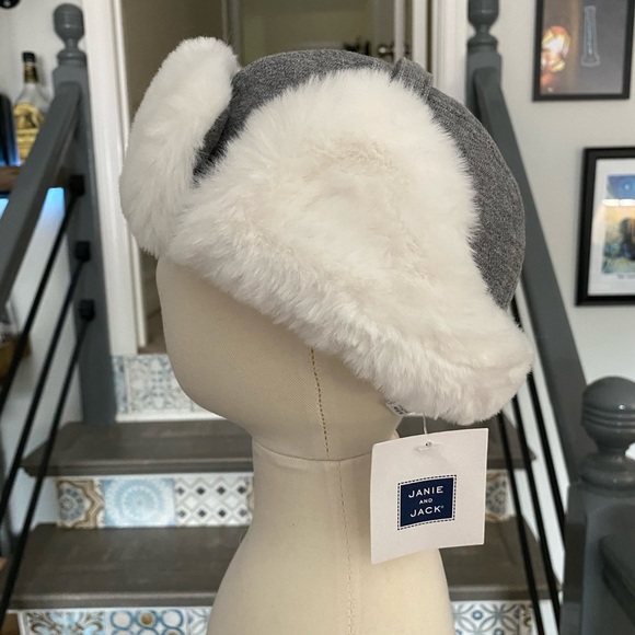 NWT Janie and Jack Grey Knit Fur Lined Baby Hat - Picture 7 of 7